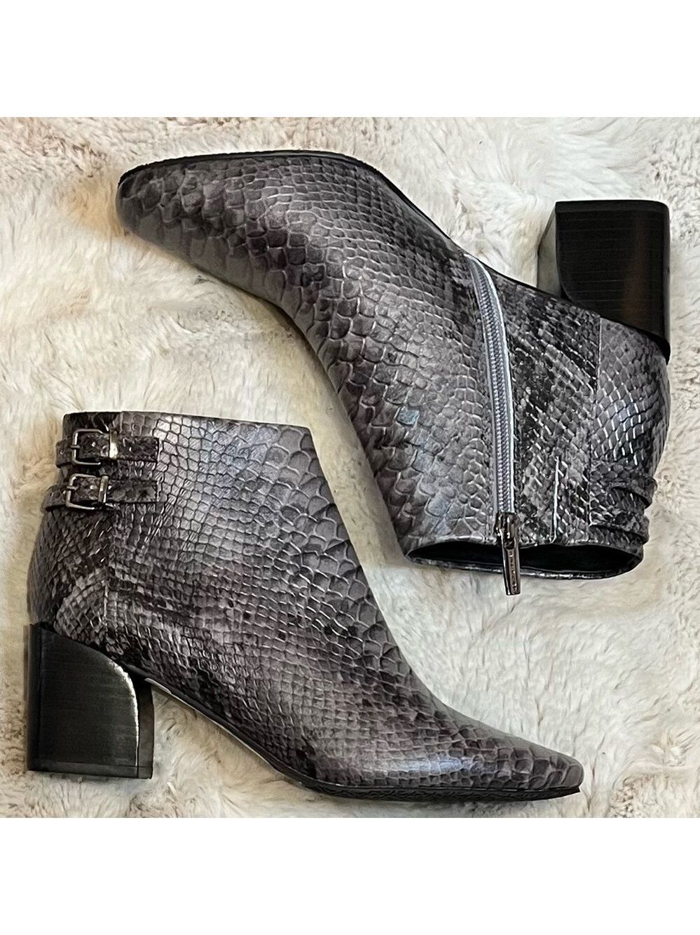 🎩🗝️NWOB $278 Donald J. Pliner Alek Gray Python Print Leather Heel Ankle Boots -7 - Picture 5 of 9